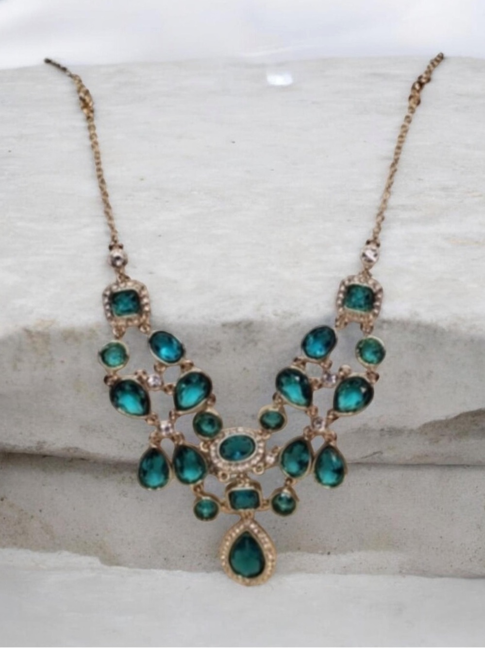 CAROLEE Gemstone Crystal Statement Necklace Gold